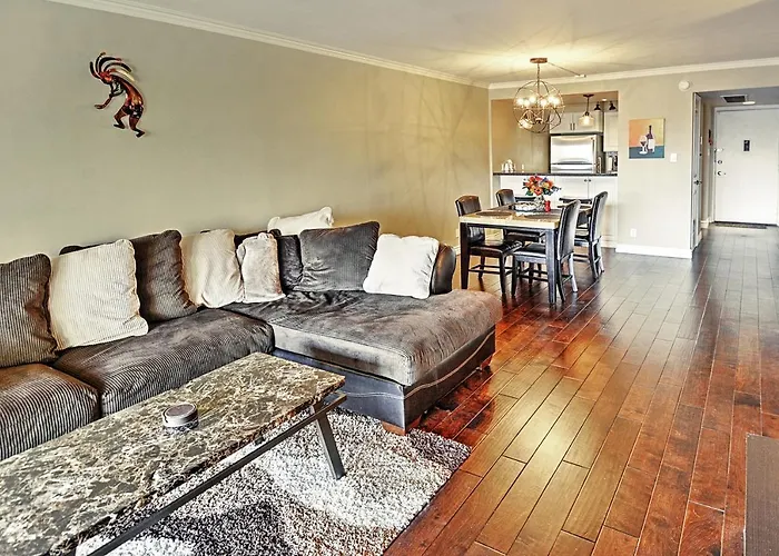 < 1 Mi To Old Town! Couples Haven W/ Pool Access *