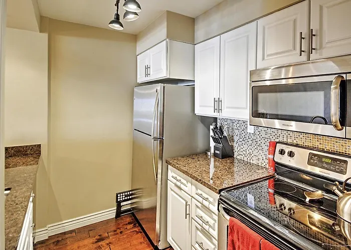 < 1 Mi To Old Town! Couples Haven W/ Pool Access *