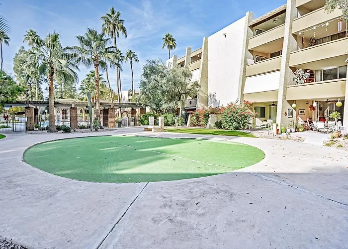 < 1 Mi To Old Town! Couples Haven W/ Pool Access Holiday home